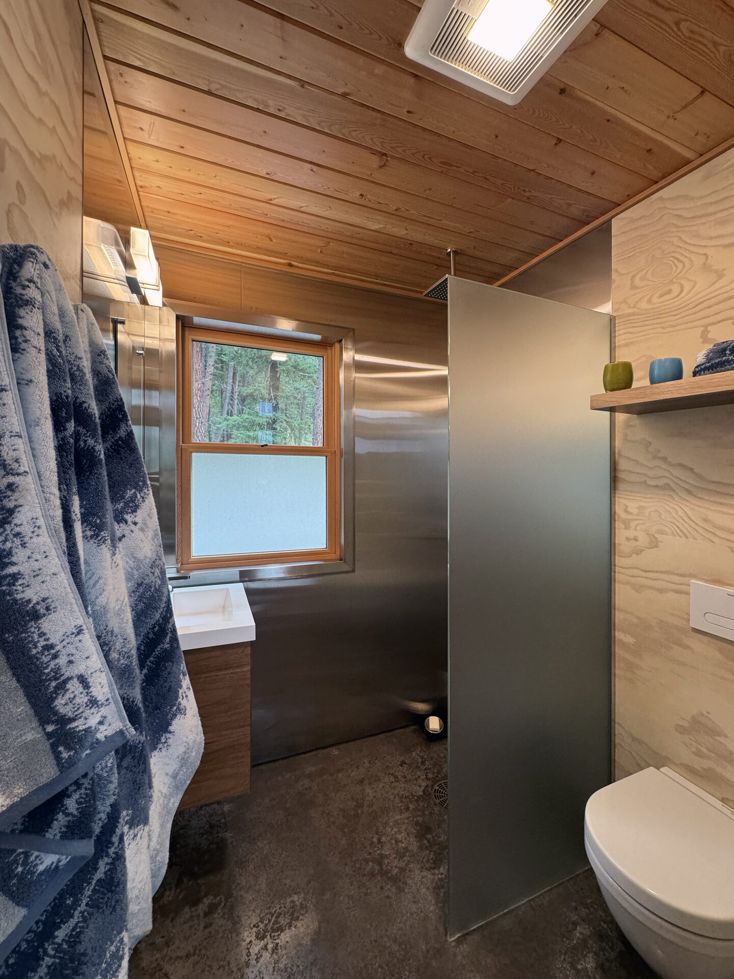 Max's Place — residential architecture, Mazama, WA